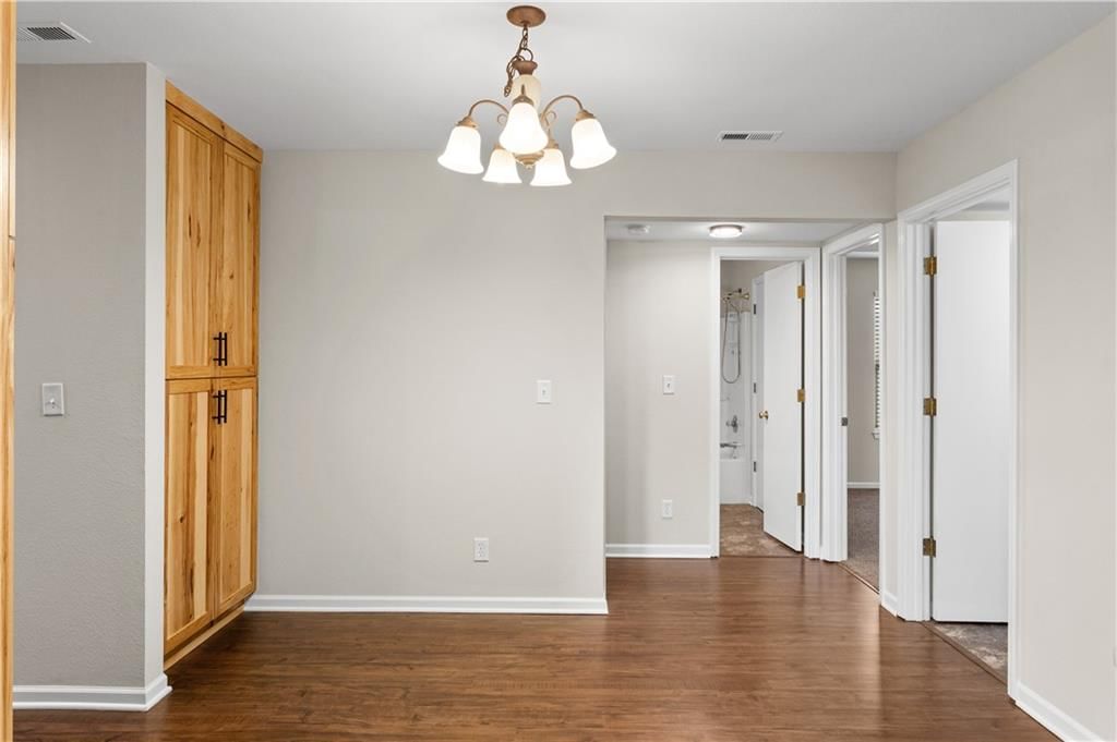 217 Montrose Circle — photo 6