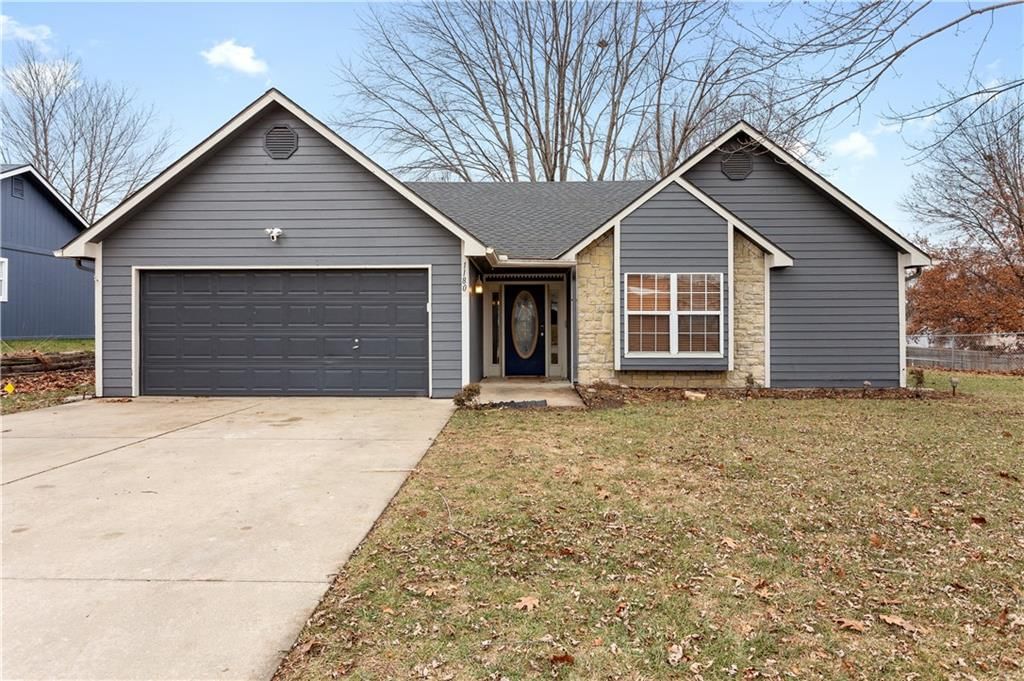 1180 S Bury Street, Tonganoxie, KS