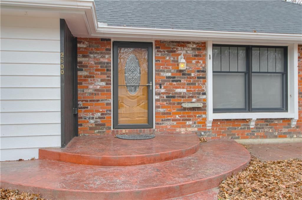 2600 Magnolia Avenue — photo 2