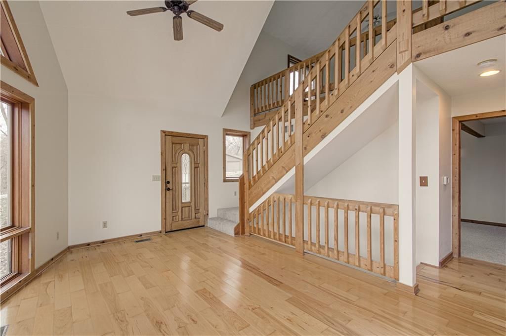 303 Hillcrest Drive — photo 2