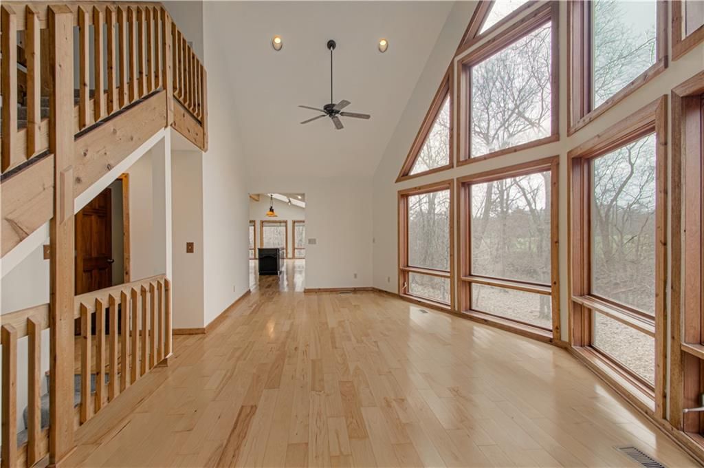 303 Hillcrest Drive — photo 3