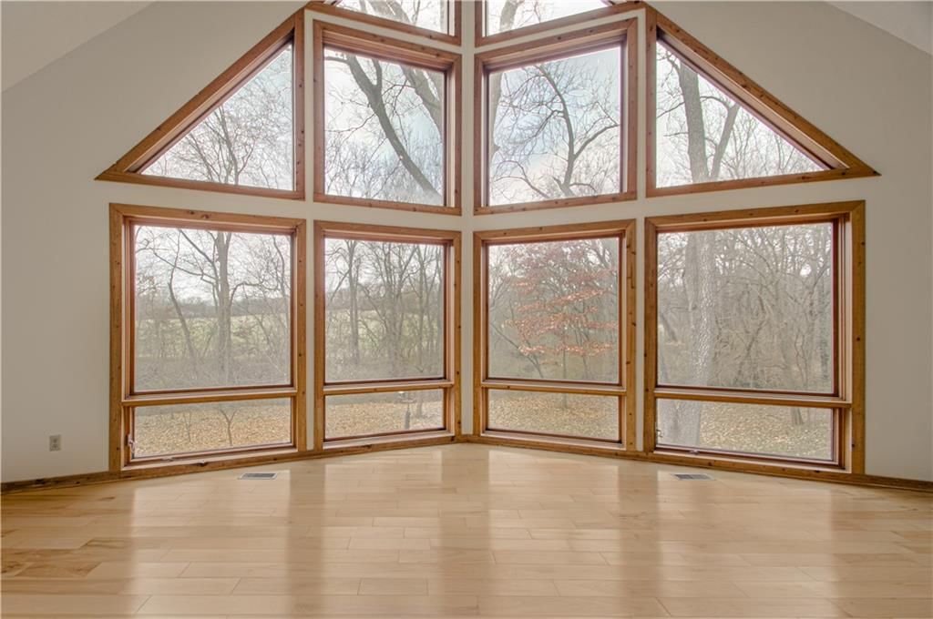 303 Hillcrest Drive — photo 4