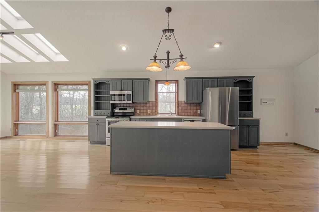 303 Hillcrest Drive — photo 13