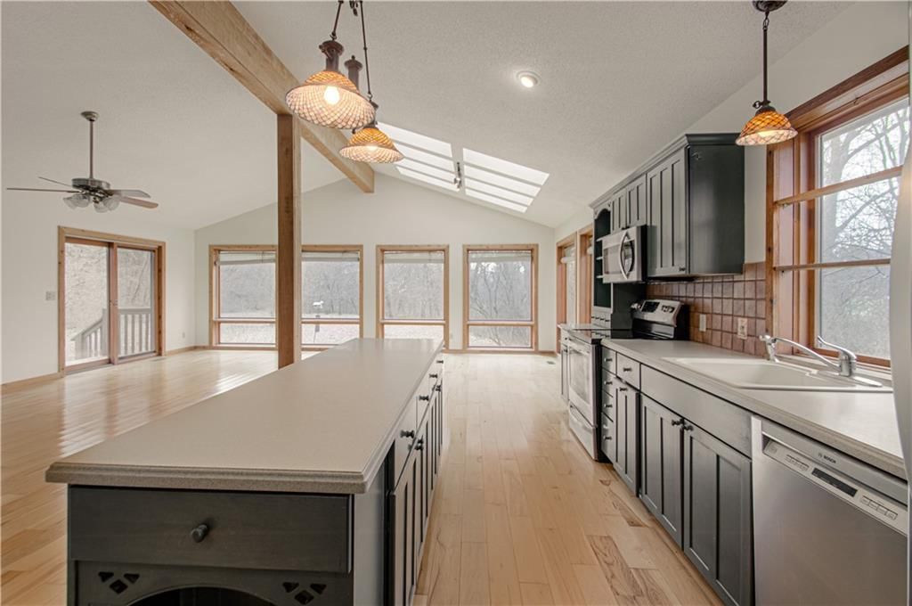303 Hillcrest Drive — photo 15