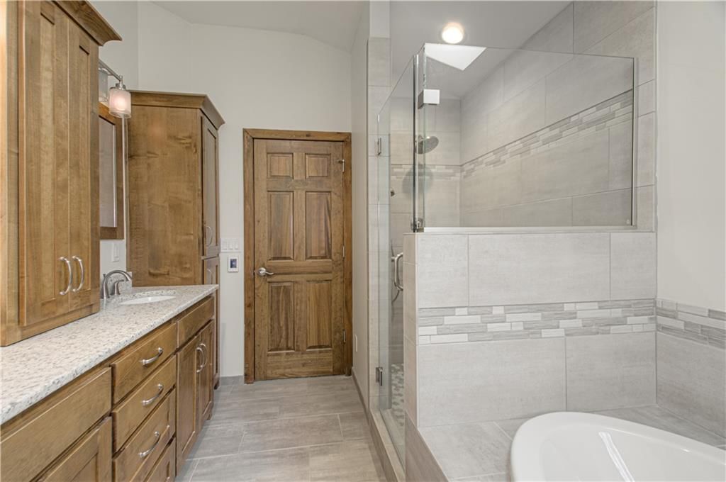 303 Hillcrest Drive — photo 34