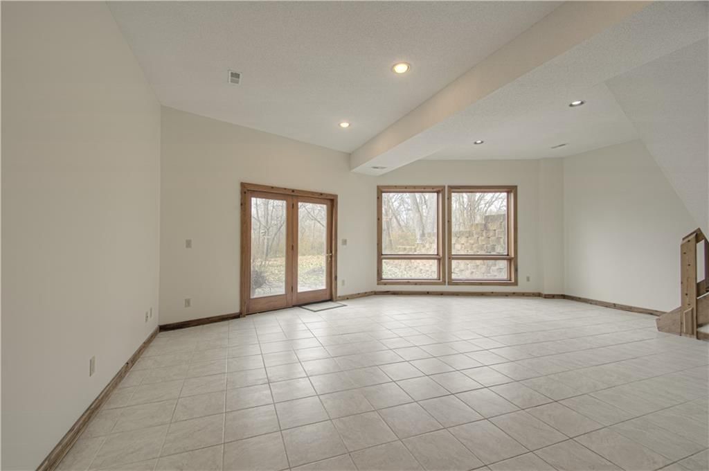 303 Hillcrest Drive — photo 37