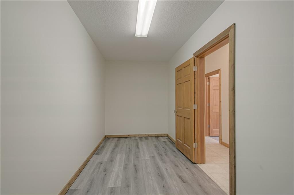 303 Hillcrest Drive — photo 39