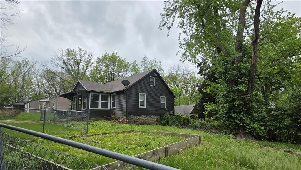 5700 Manchester Avenue — photo 3