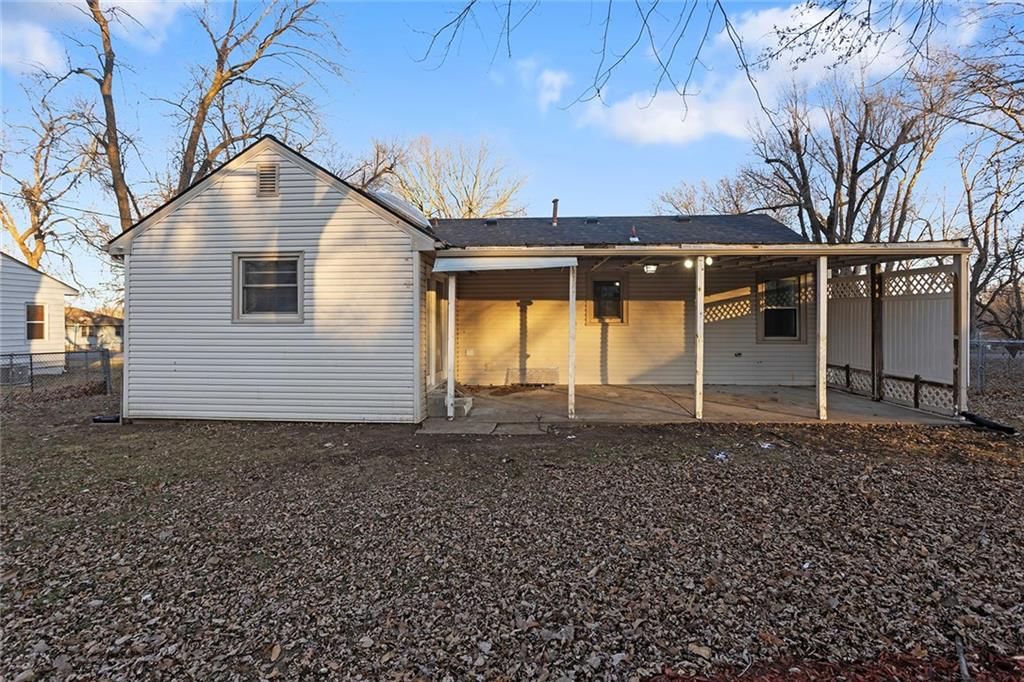 7606 Woodson Road — photo 3