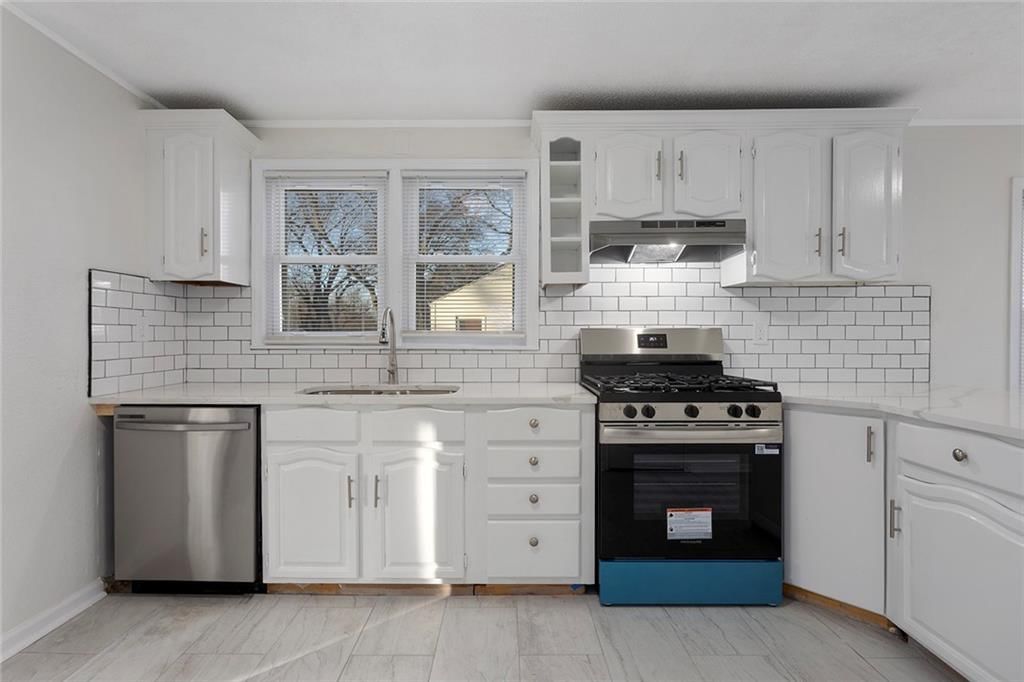 7606 Woodson Road — photo 8