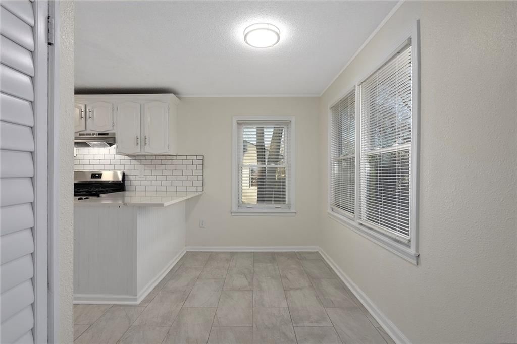 7606 Woodson Road — photo 9