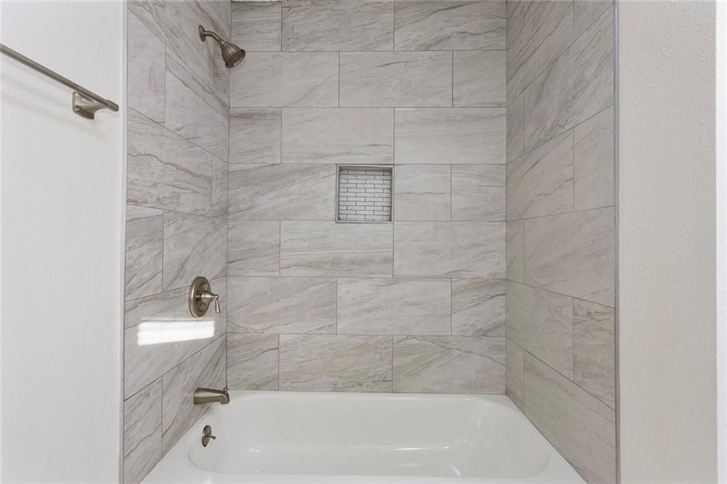 7606 Woodson Road — photo 11