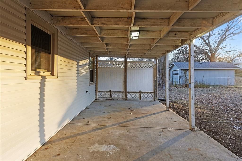 7606 Woodson Road — photo 23
