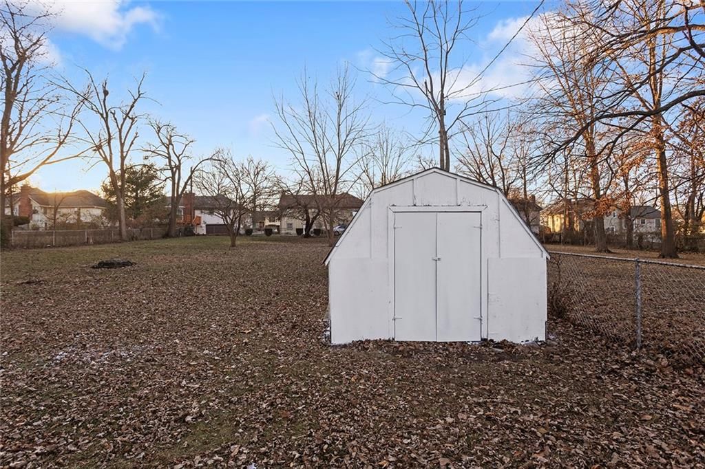 7606 Woodson Road — photo 24