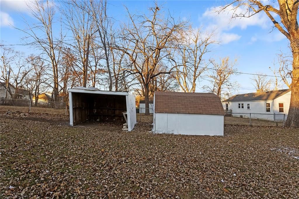7606 Woodson Road — photo 25