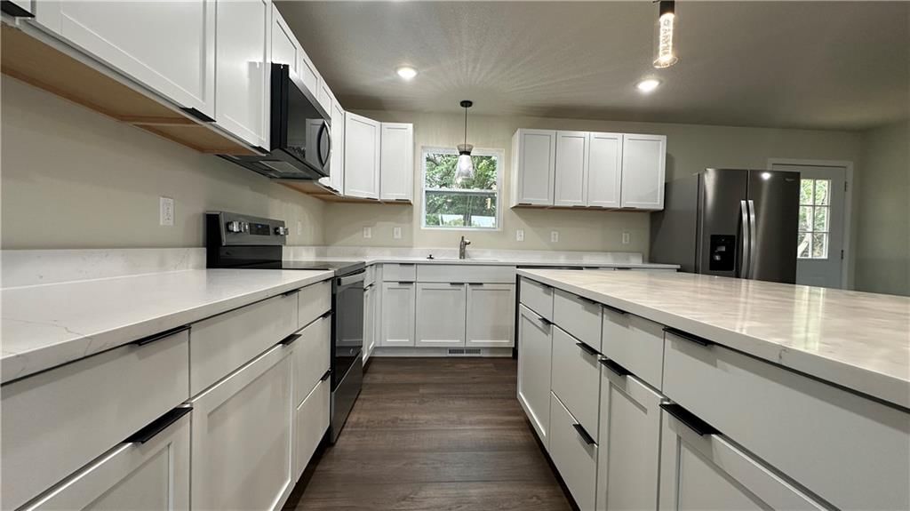 544 W 18th Street — photo 13
