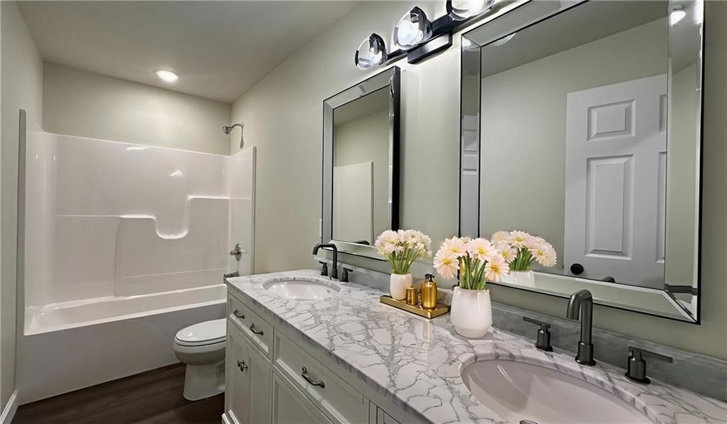 544 W 18th Street — photo 14