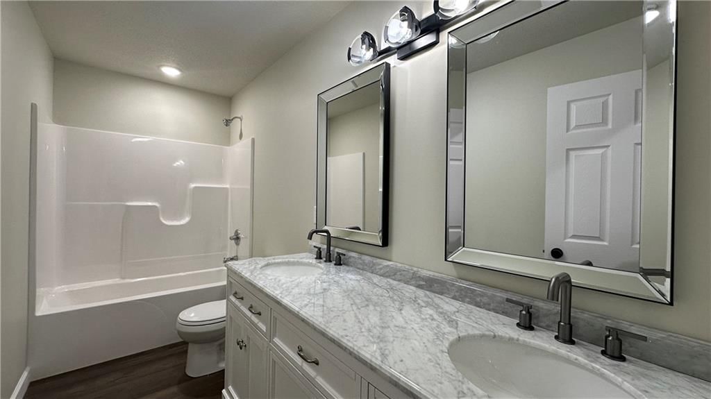 544 W 18th Street — photo 15