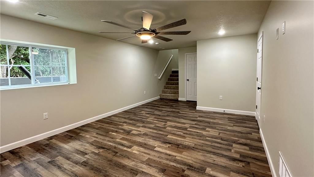 544 W 18th Street — photo 31