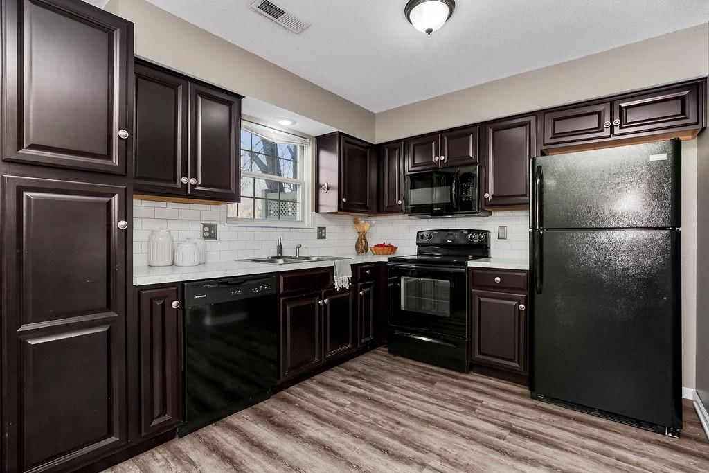 228 SW Pinetree Lane — photo 8
