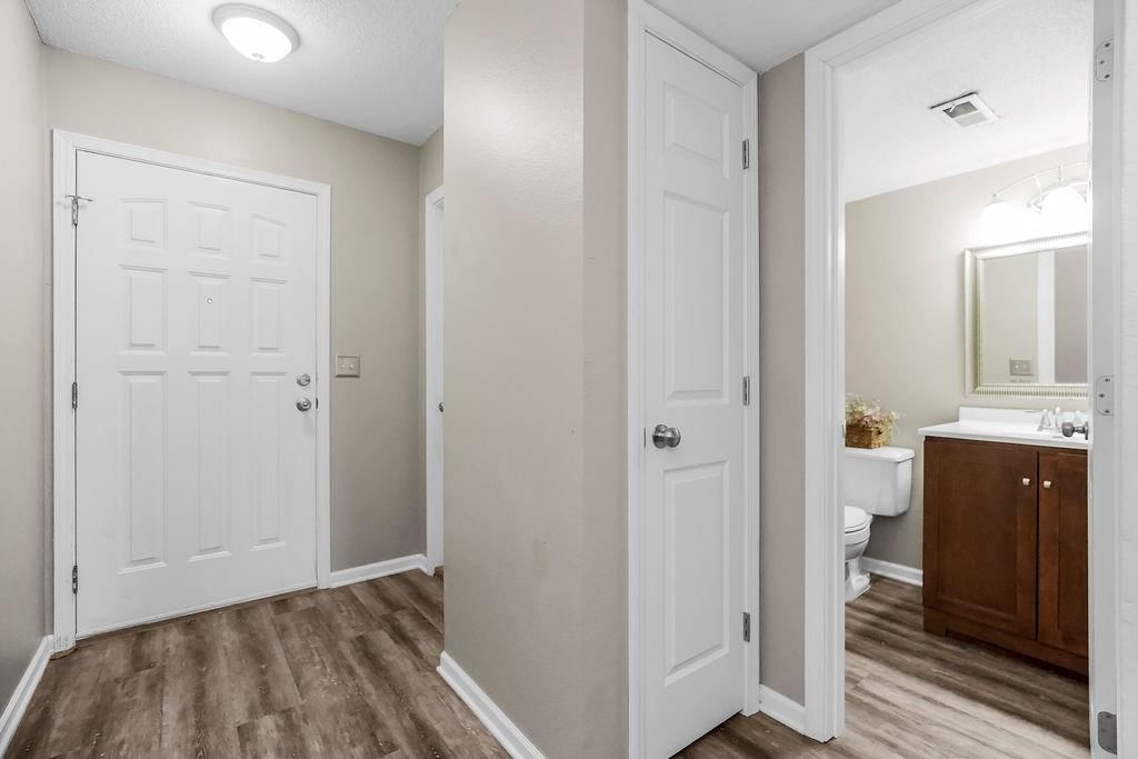 228 SW Pinetree Lane — photo 11