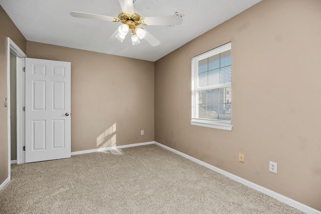 228 SW Pinetree Lane — photo 21