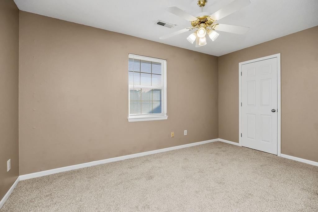 228 SW Pinetree Lane — photo 22