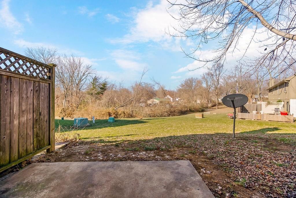 228 SW Pinetree Lane — photo 25
