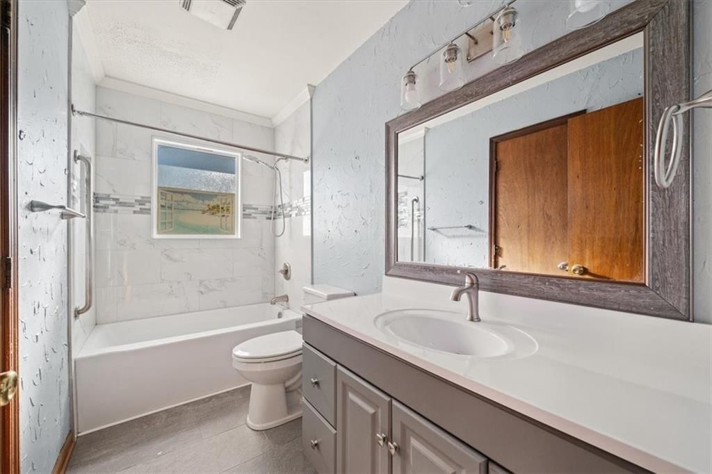 200 W Meriwood Lane — photo 13