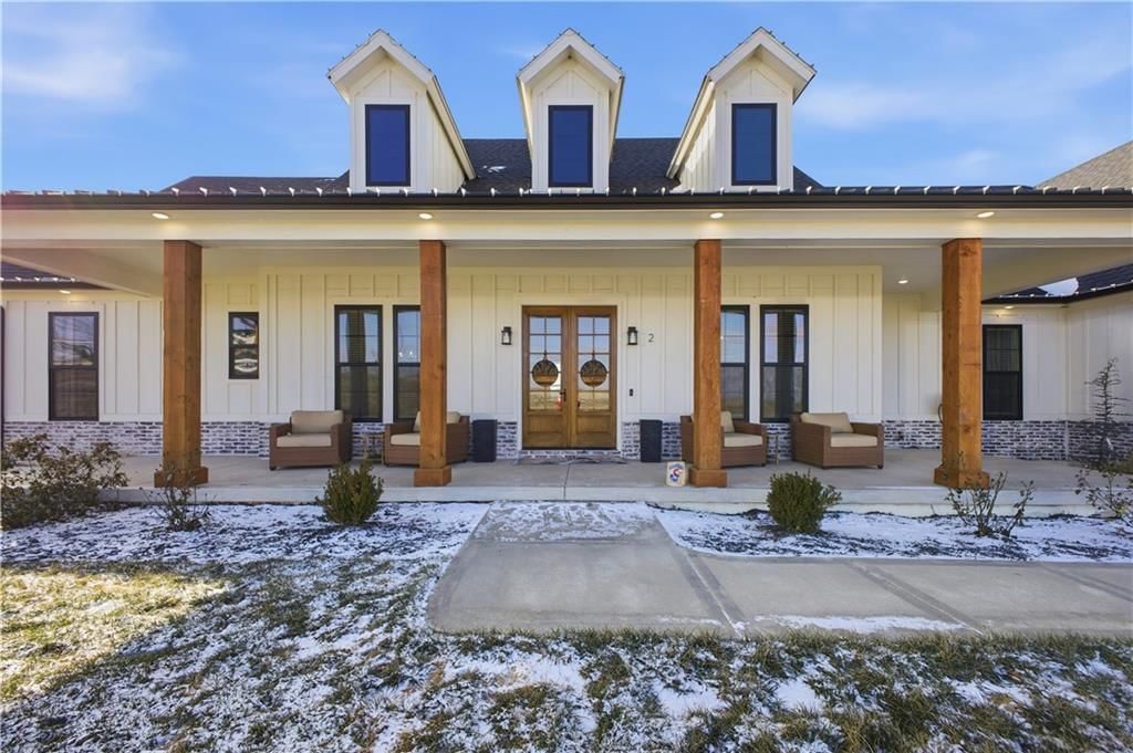 2 SE Woodview Road — photo 3