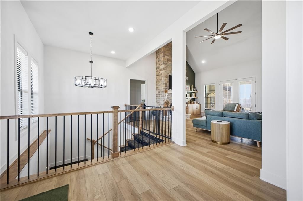 2 SE Woodview Road — photo 30