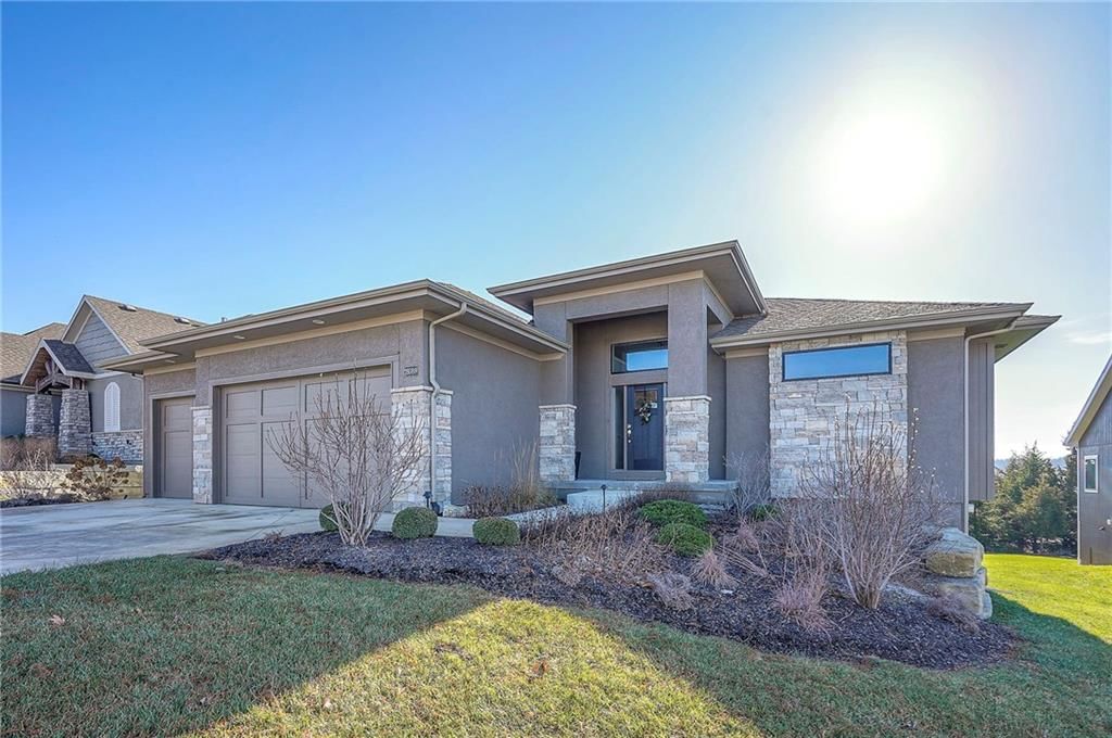 26089 W 96 Street, Lenexa, KS
