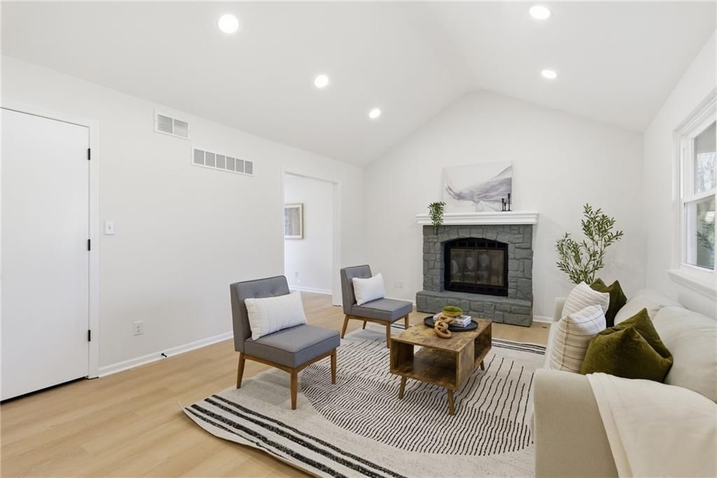 310 N Darrowby Drive — photo 4