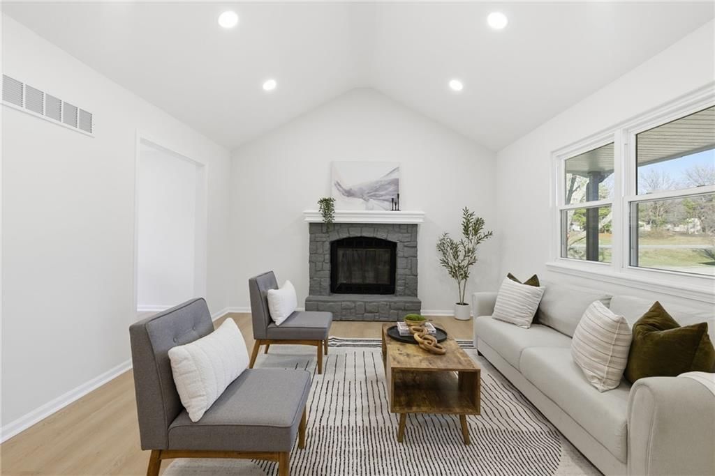 310 N Darrowby Drive — photo 5