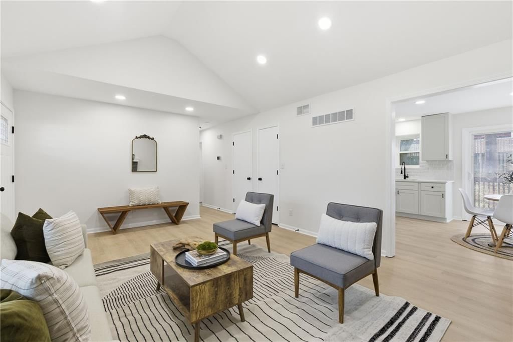 310 N Darrowby Drive — photo 8