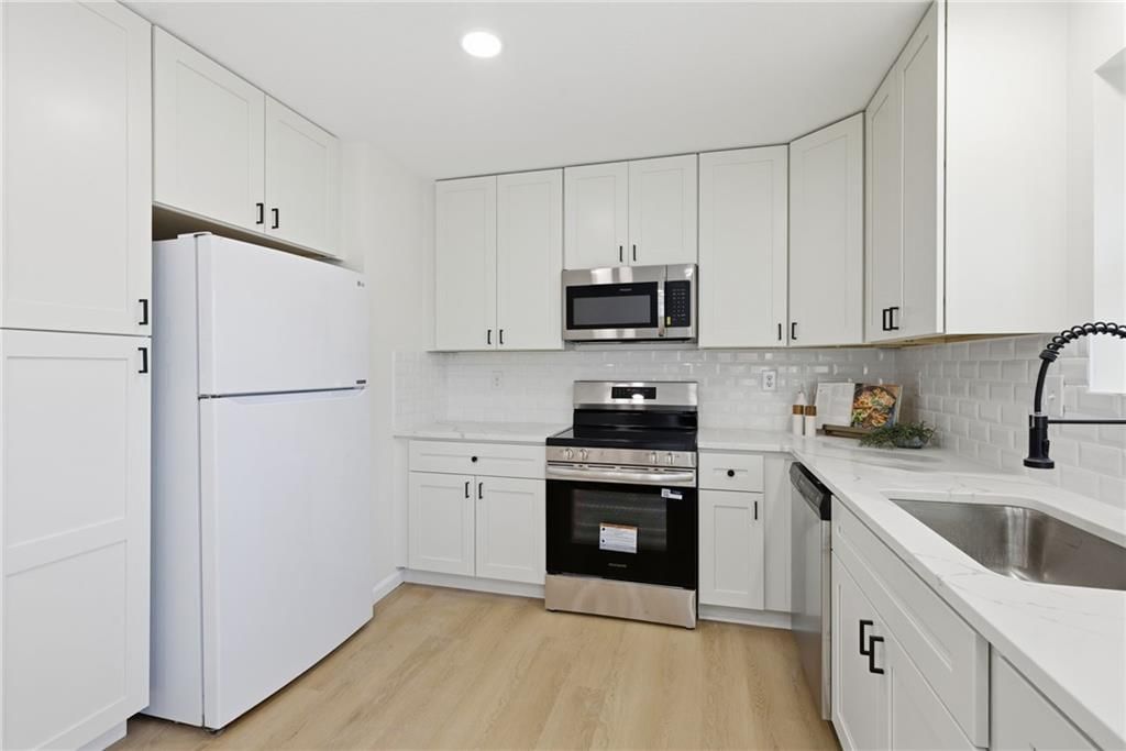 310 N Darrowby Drive — photo 13