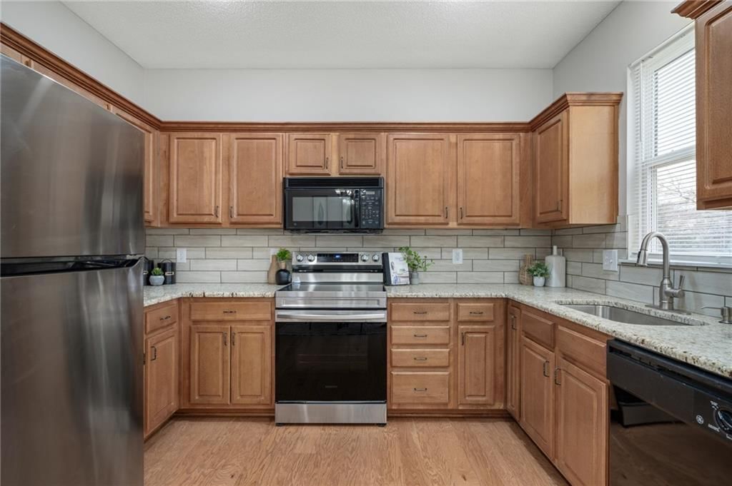 22707 W 73rd St Street — photo 11