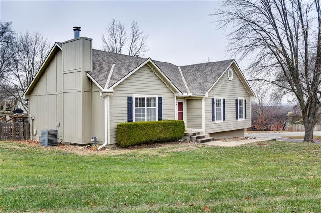 1449 NW Yankee Drive — photo 2