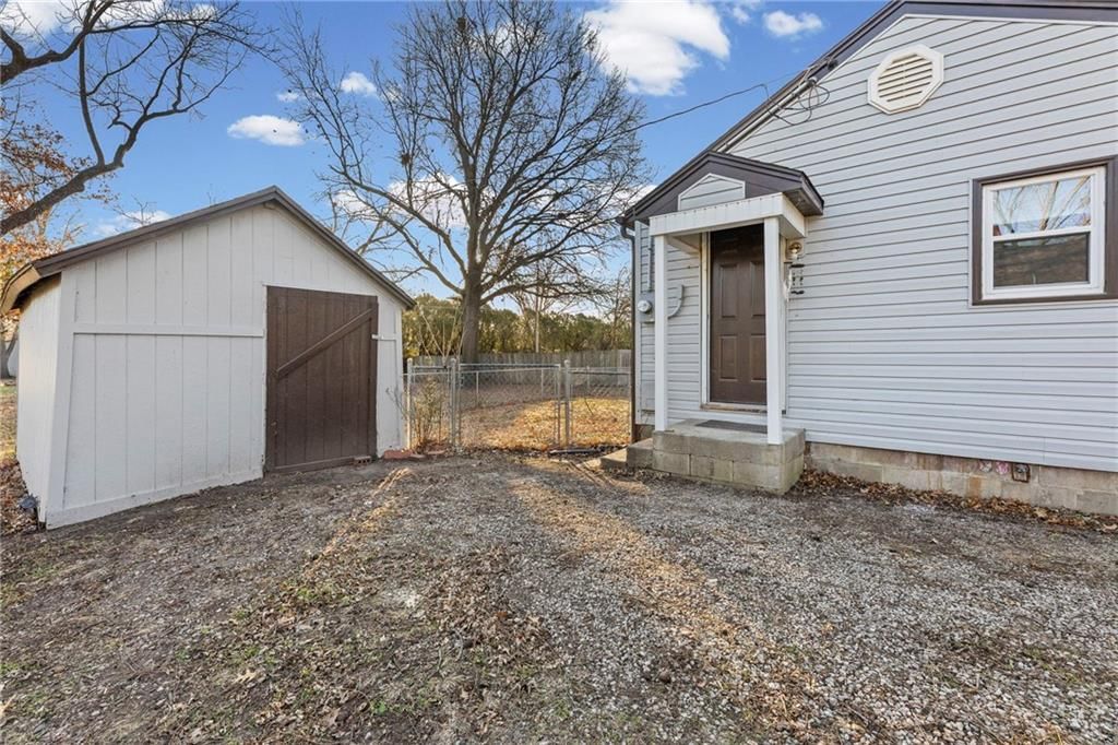 909 S Maple Street — photo 18