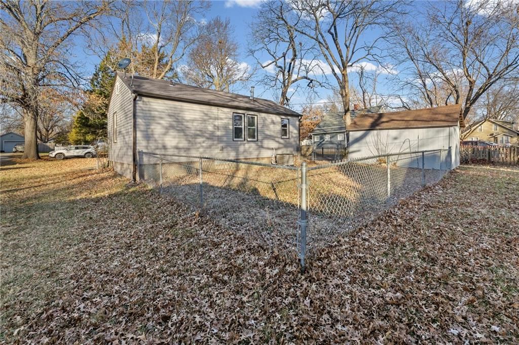 909 S Maple Street — photo 20