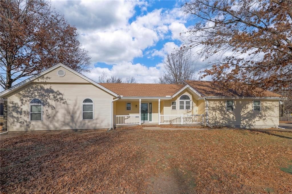 204 W 1st Street, Garden City, MO