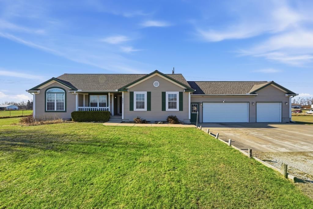 9801 E Seville Circle, Peculiar, MO
