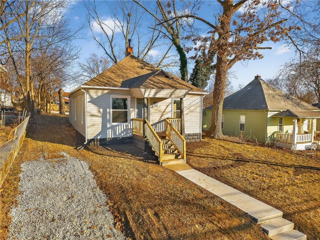 127 S Neconi Avenue — photo 2