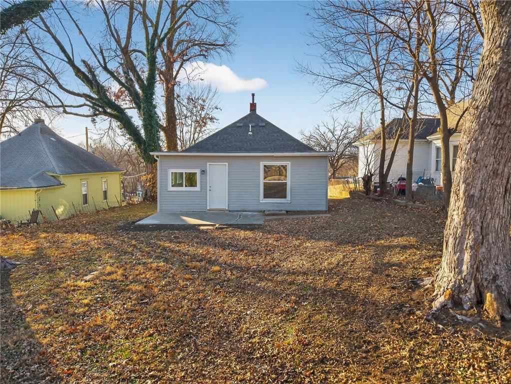 127 S Neconi Avenue — photo 3