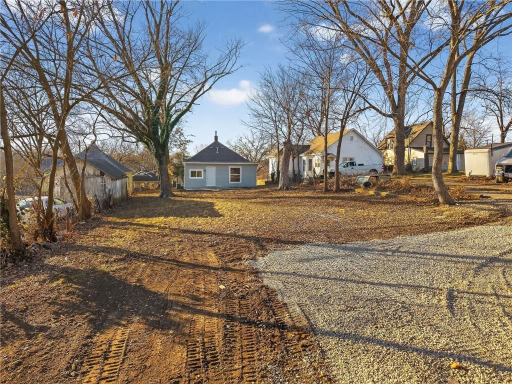 127 S Neconi Avenue — photo 4