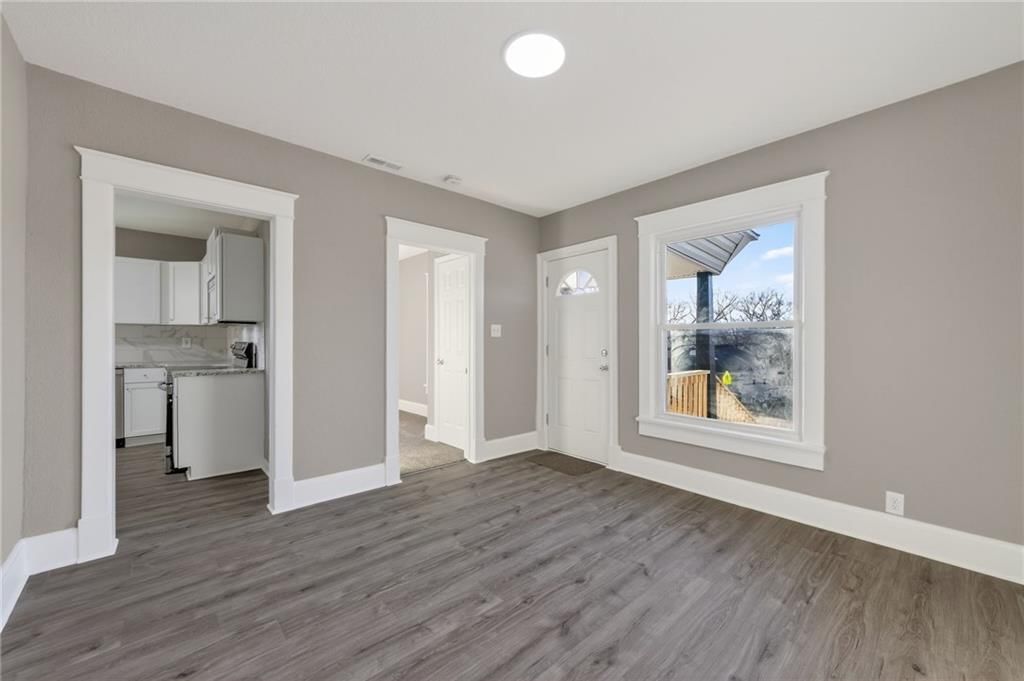 127 S Neconi Avenue — photo 6