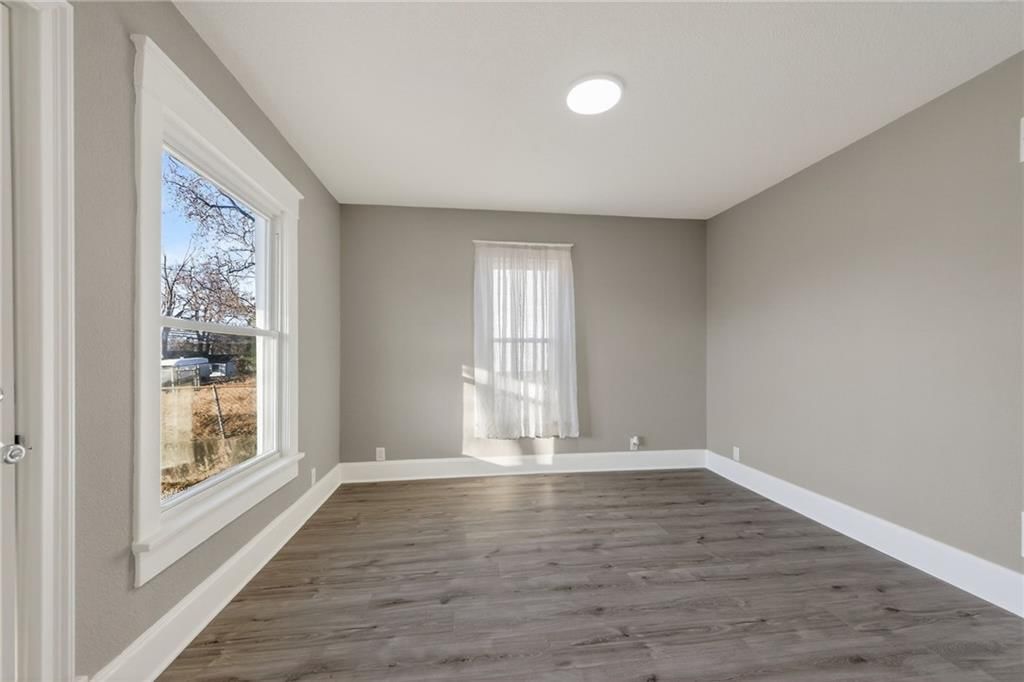 127 S Neconi Avenue — photo 7