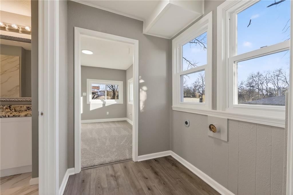127 S Neconi Avenue — photo 19