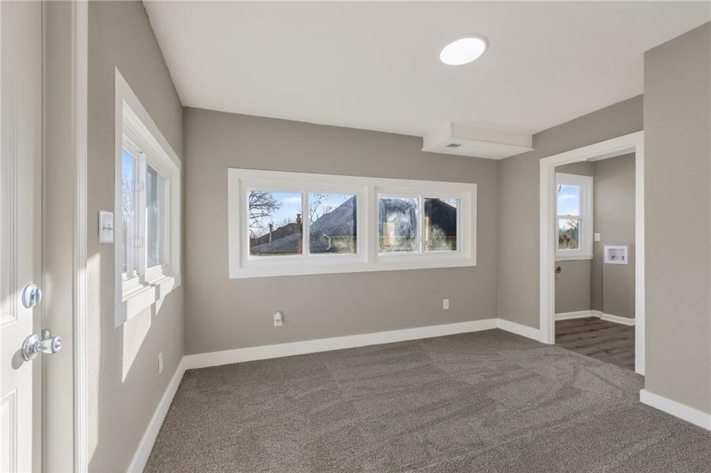 127 S Neconi Avenue — photo 22