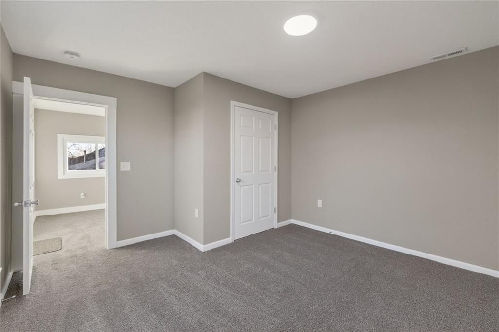 127 S Neconi Avenue — photo 26